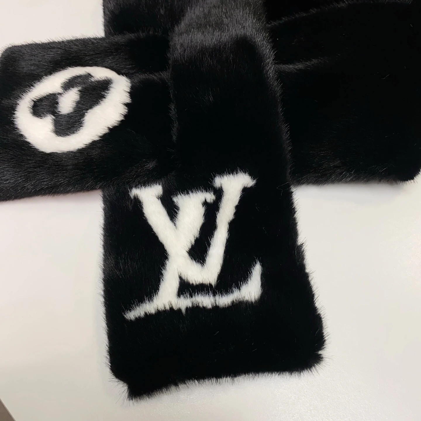 LV Earmuffs and Scraf Set