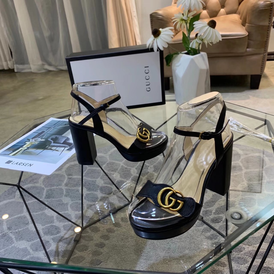 Gucci Bronze-colored sandals