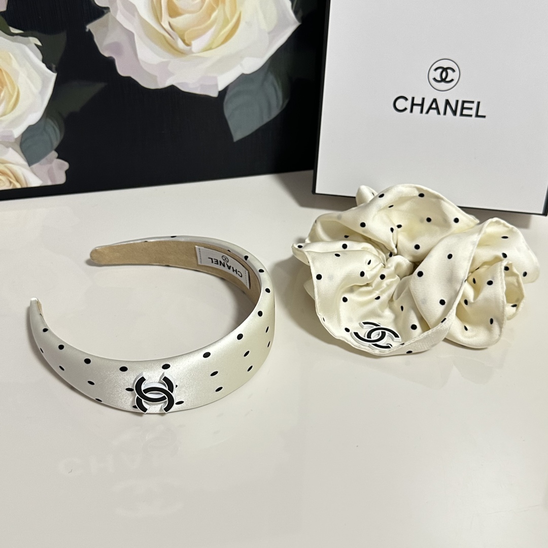Chanel hair band/hair loop