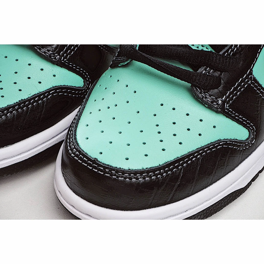 Diamond Supply Co. X Nike SB Dunk Low Pro  Tiffany   芙尼蓝
