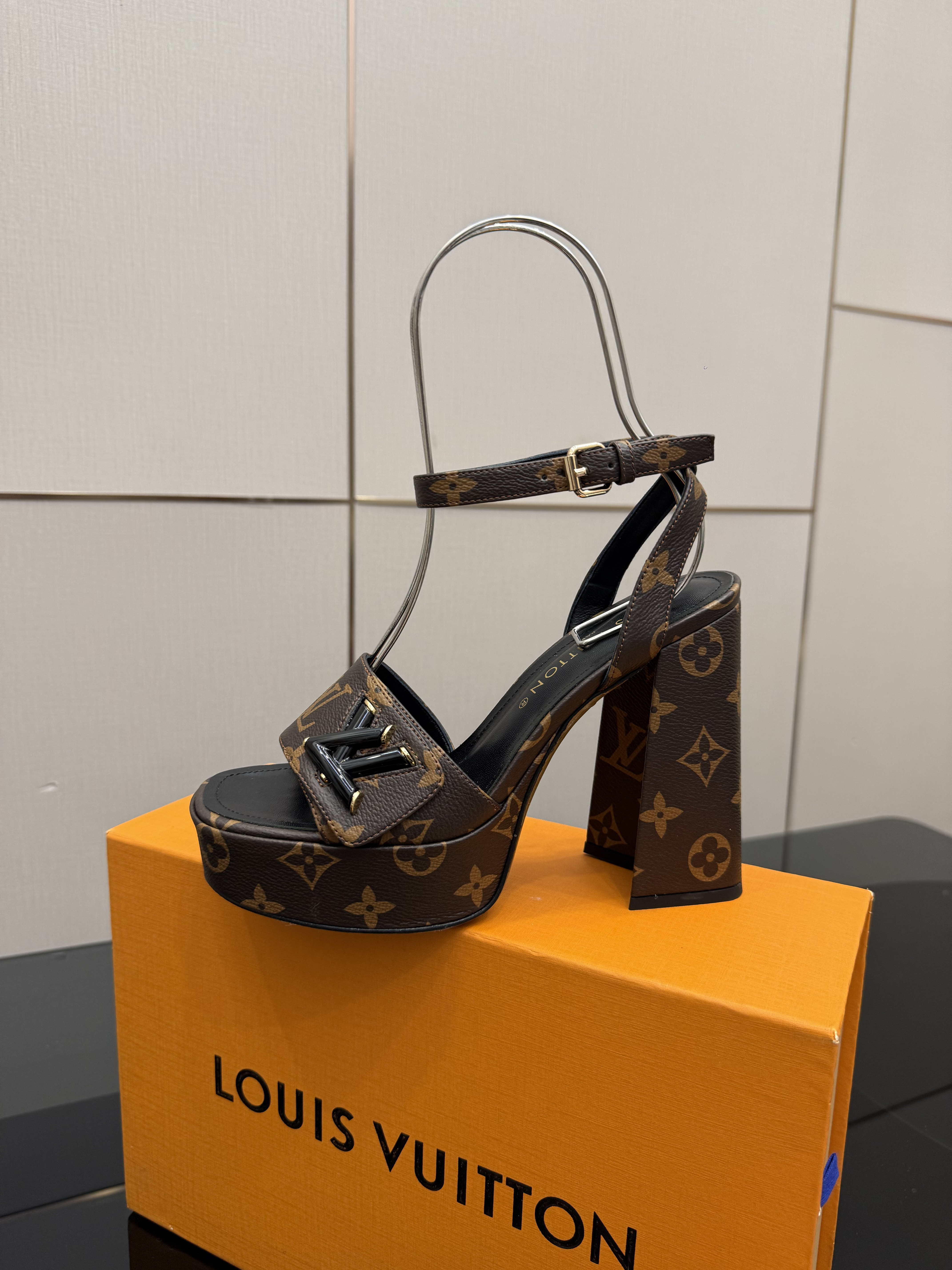 Louis Vuitton Square-toed sandals