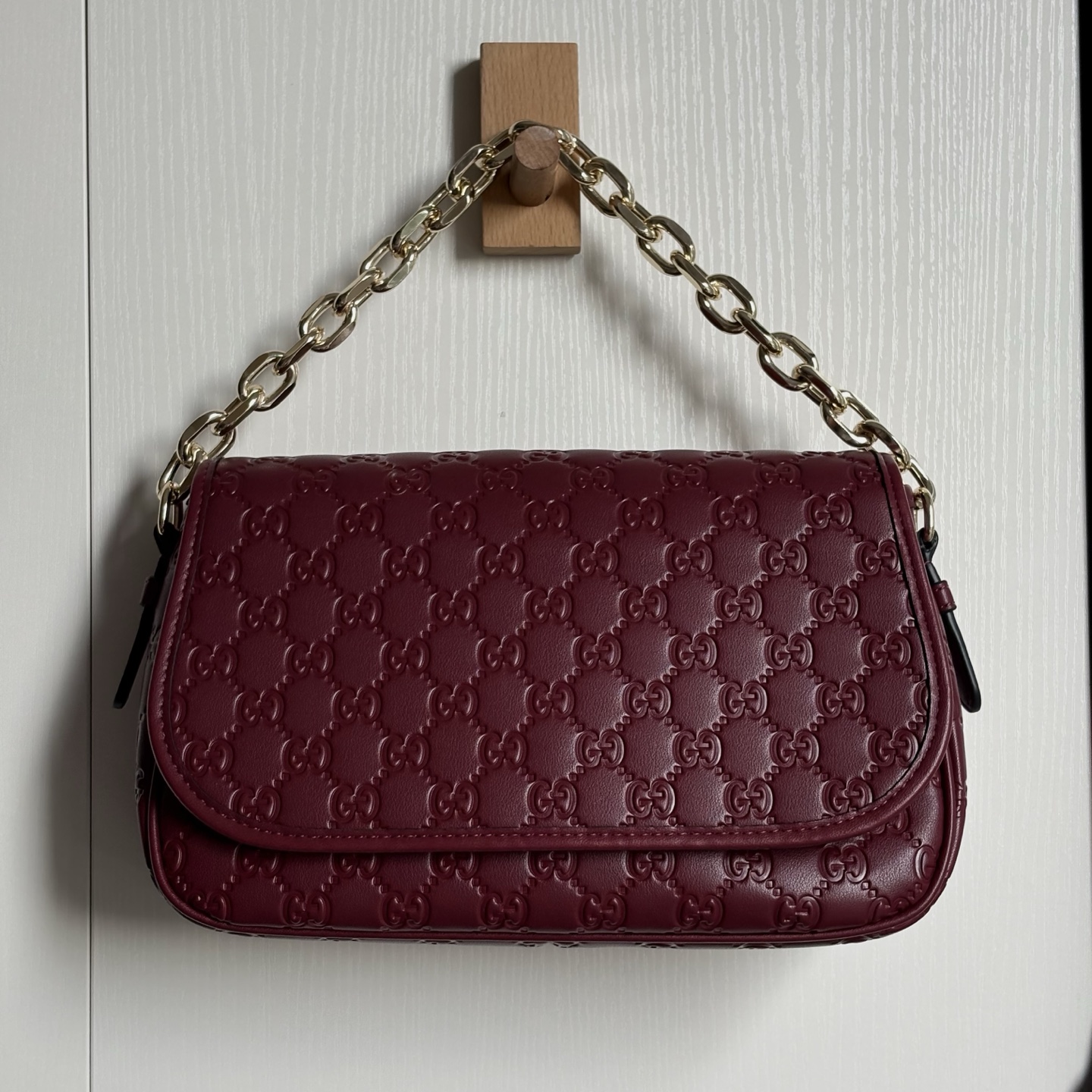 Gucci Emblem Embossing Chain Bag