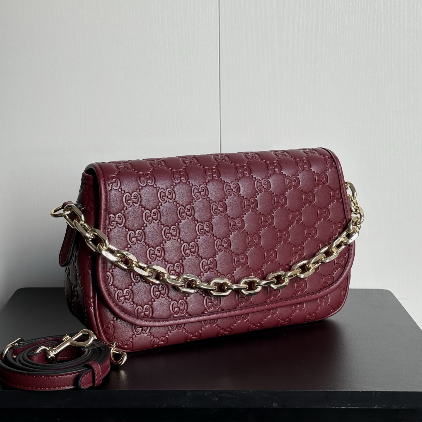 Gucci Emblem Embossing Chain Bag