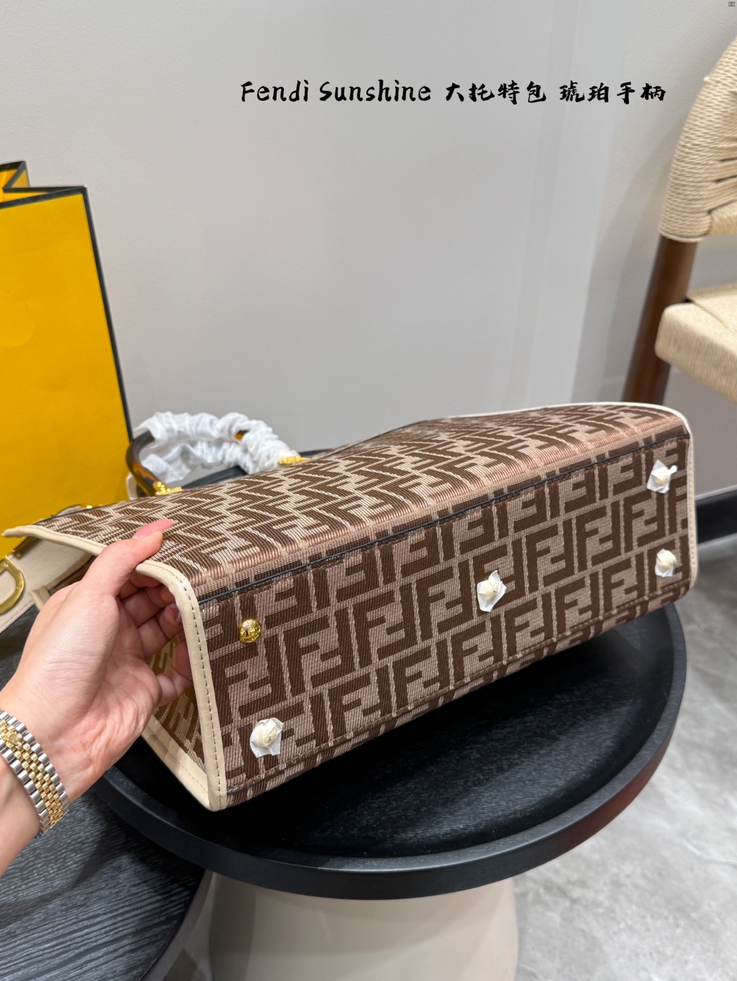 FENDI Sunshine Tote Bag