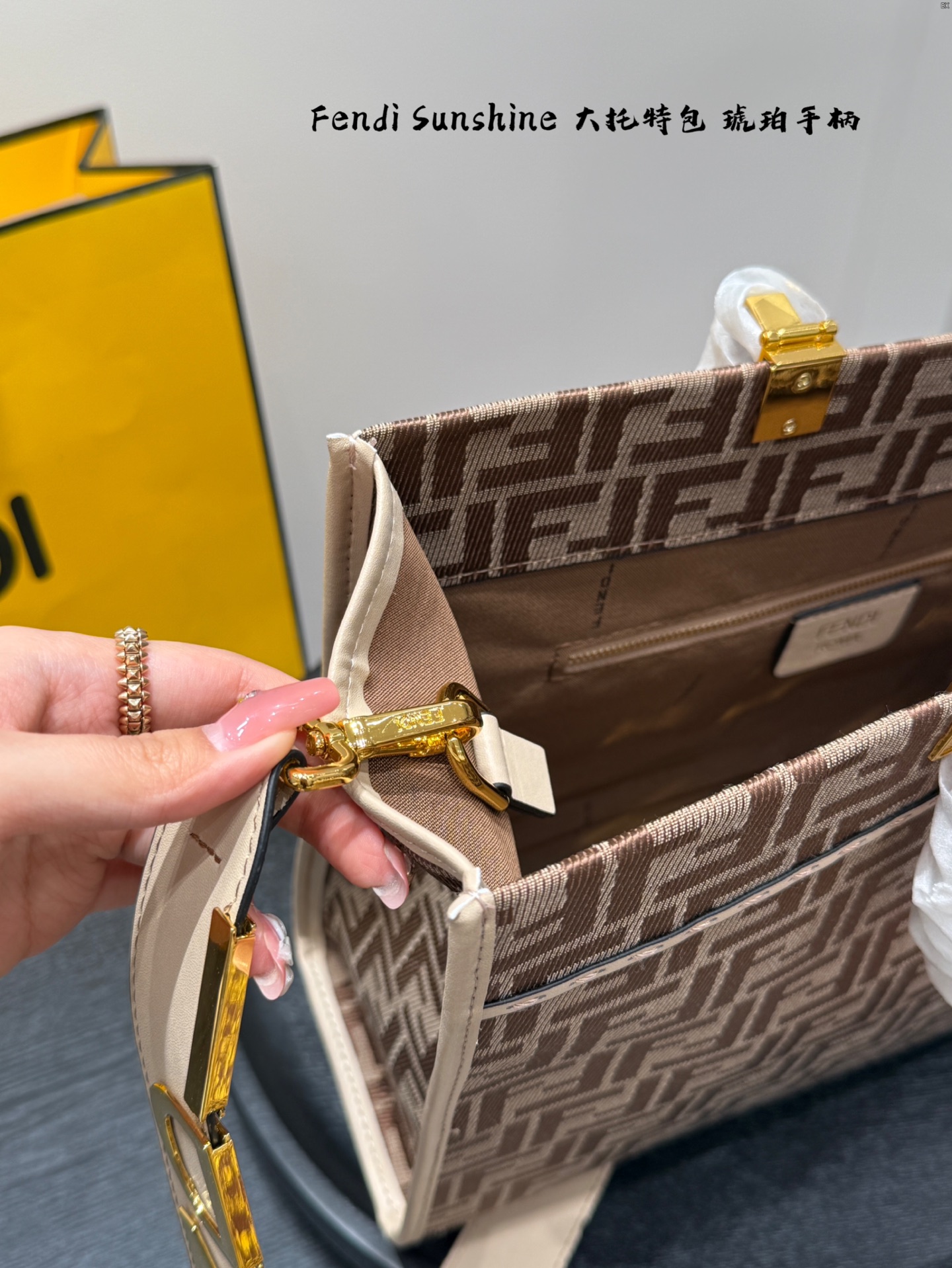 FENDI Sunshine Tote Bag