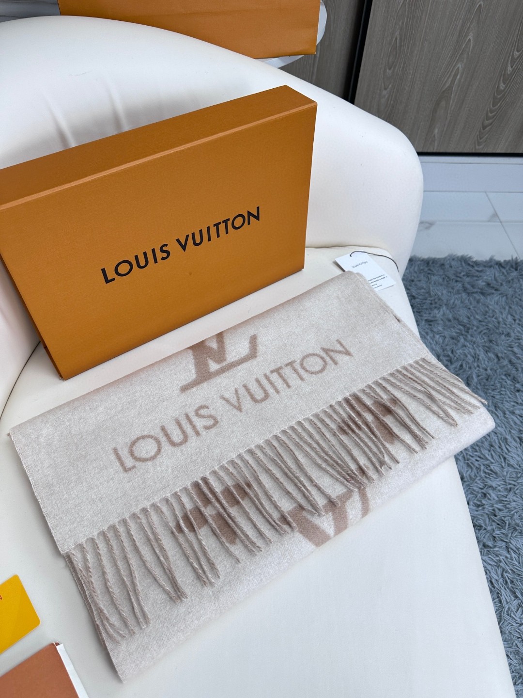 Louis Vuitton Scarves