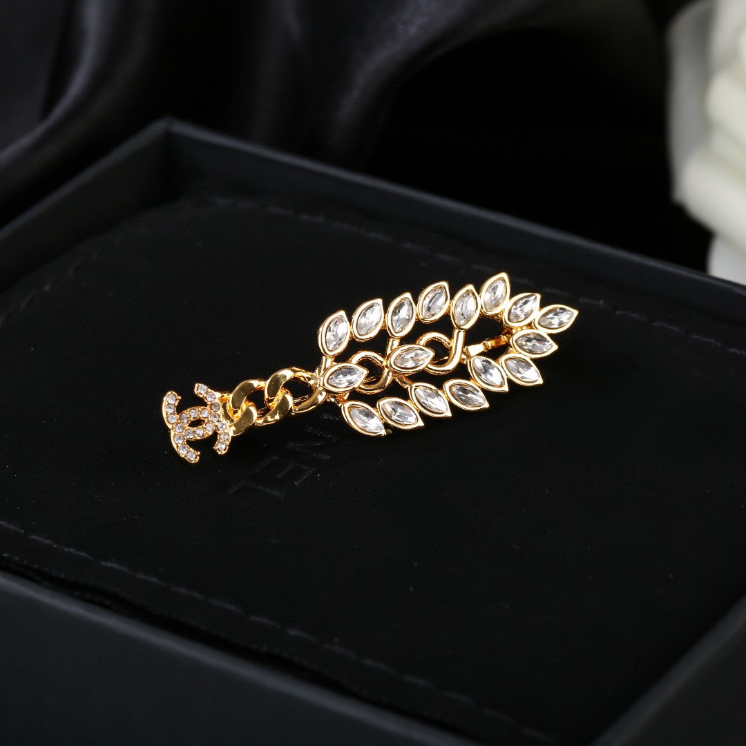CHANEL Brooch