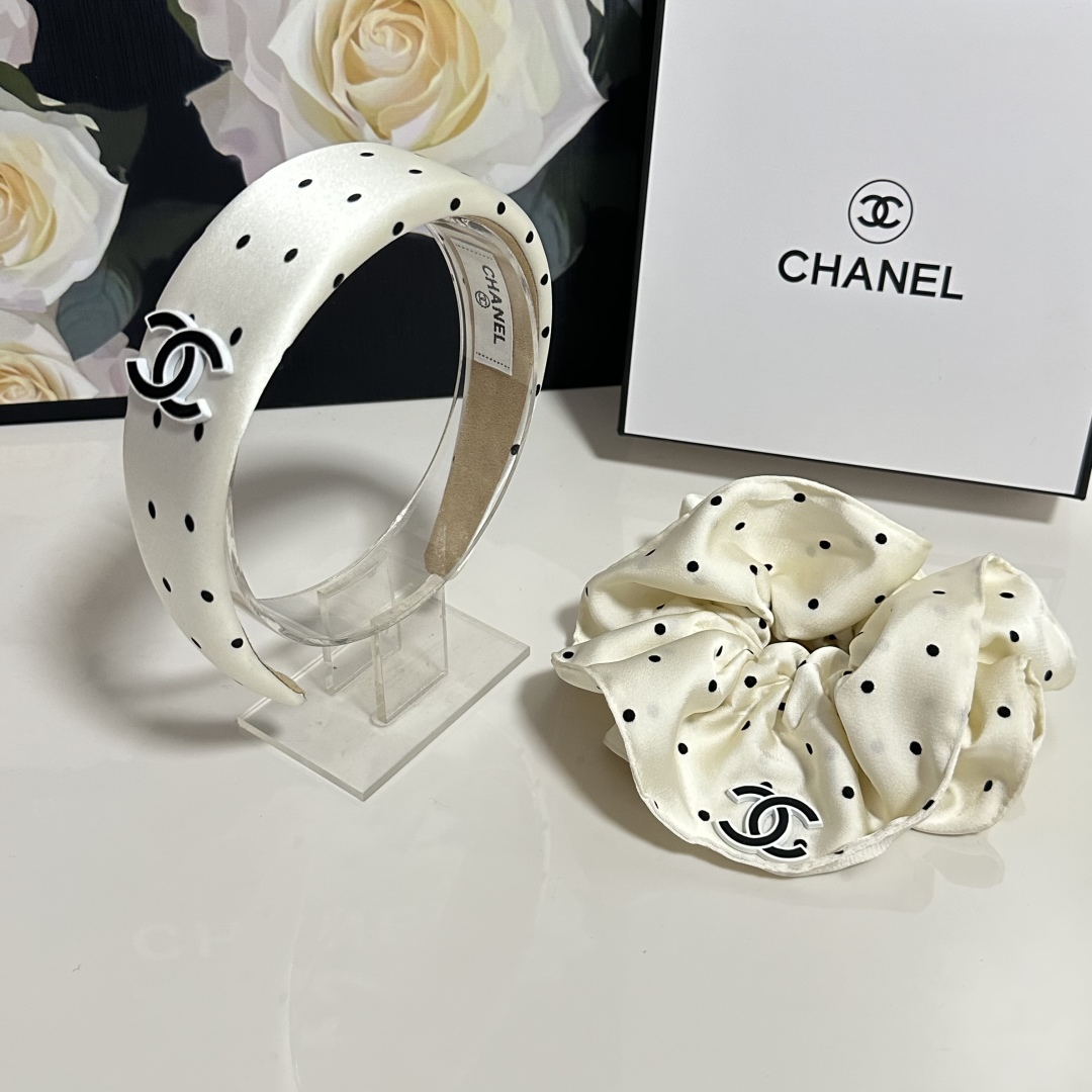 Chanel hair band/hair loop