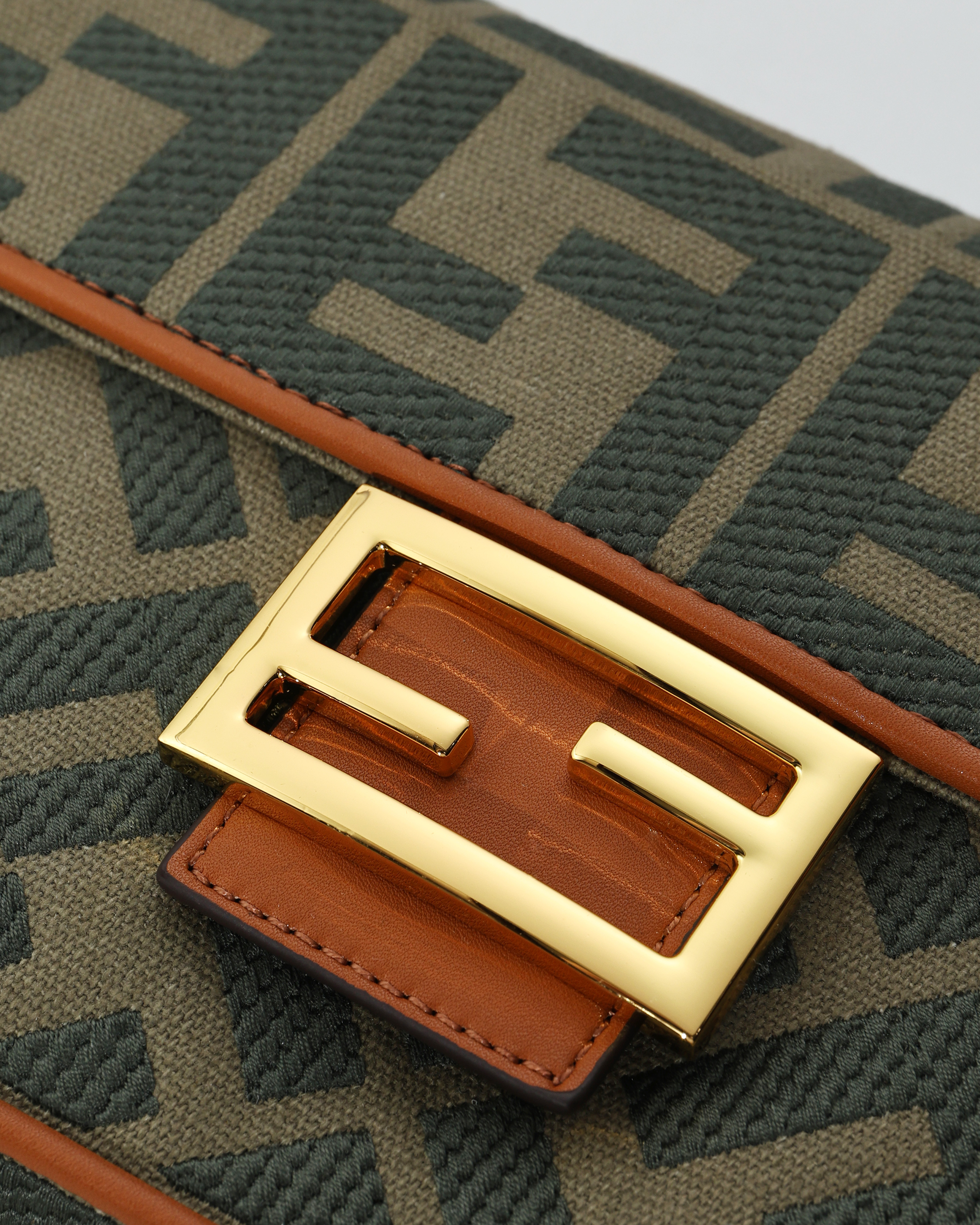 Fendi 𝐁𝐚𝐠𝐮𝐞𝐭𝐭𝐞