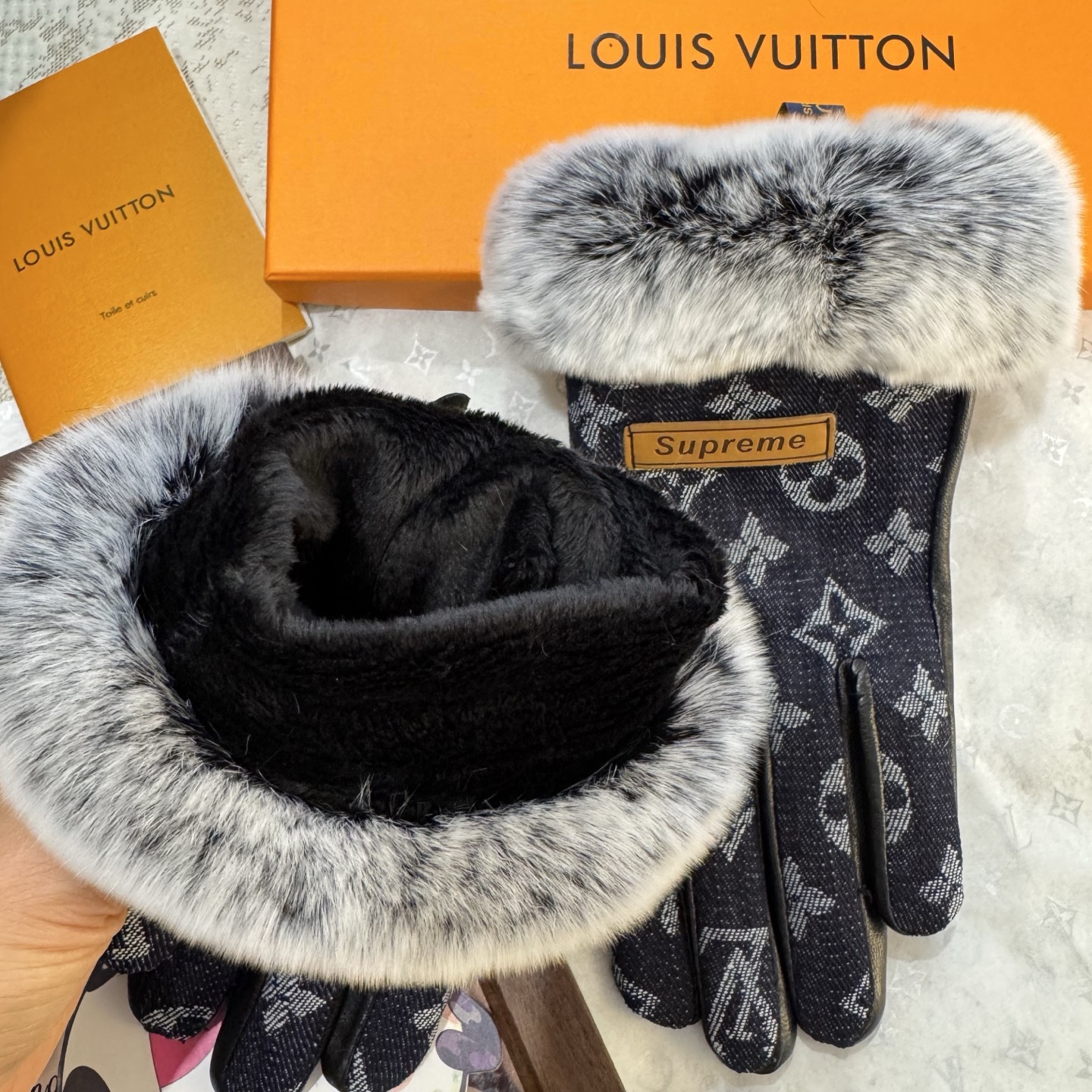 Louis Vuitton Gloves