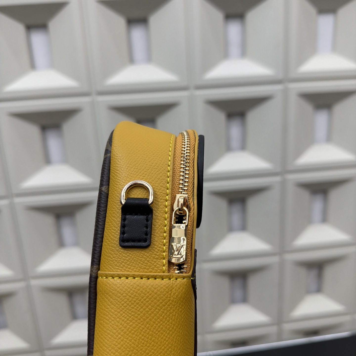 LV Minions Pendant Wallet Key Bag Earphone Bag