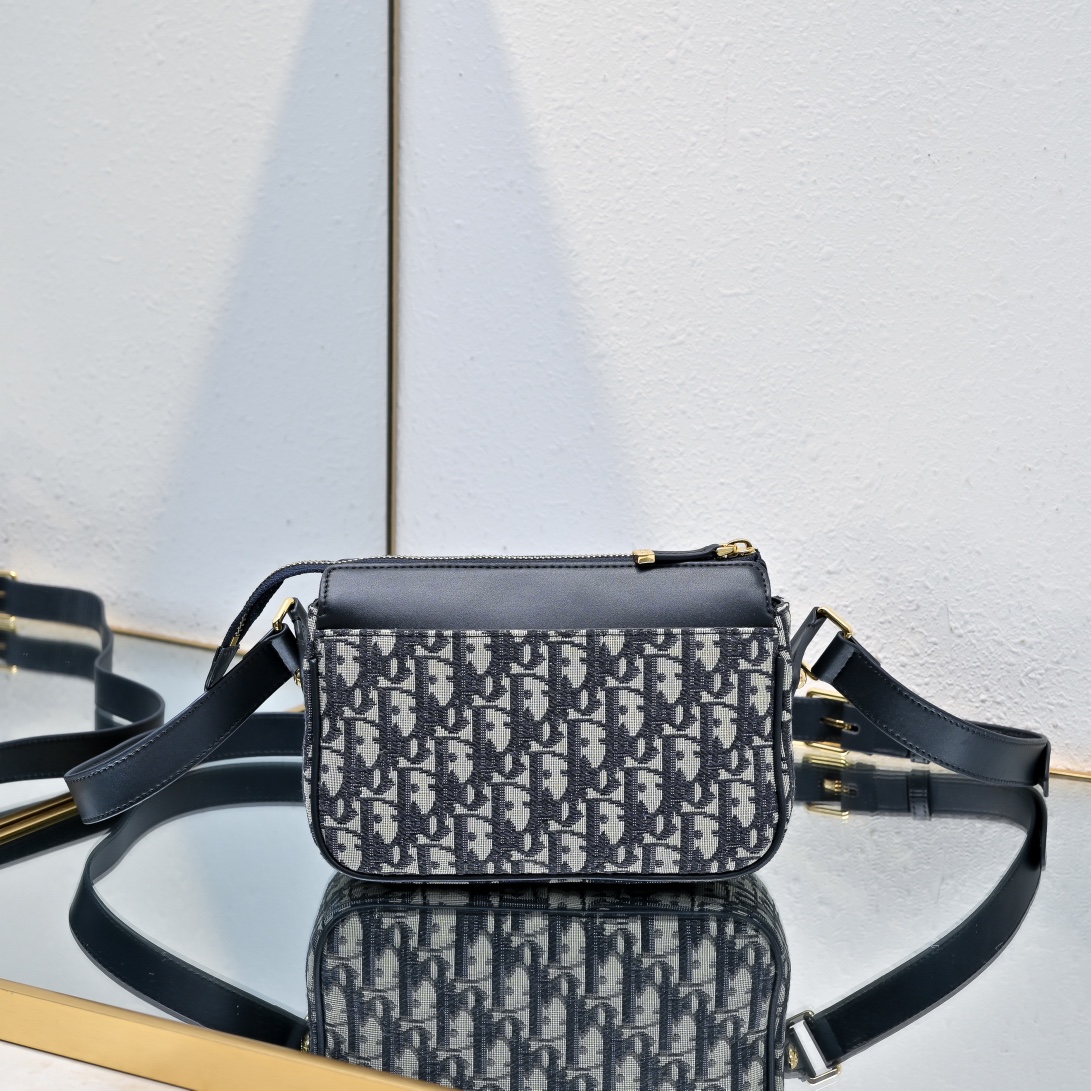 Dior Montaigne Bobby Bag