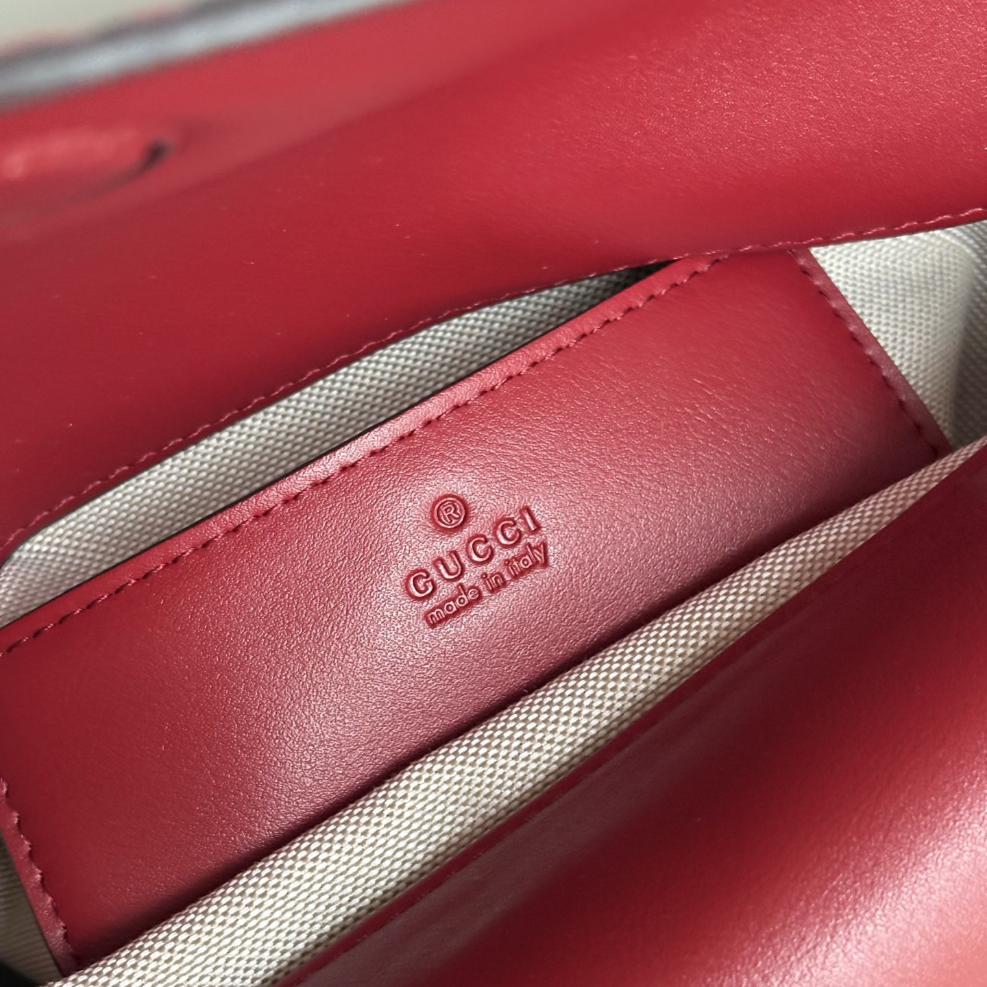 Gucci Embossing Chain Bag