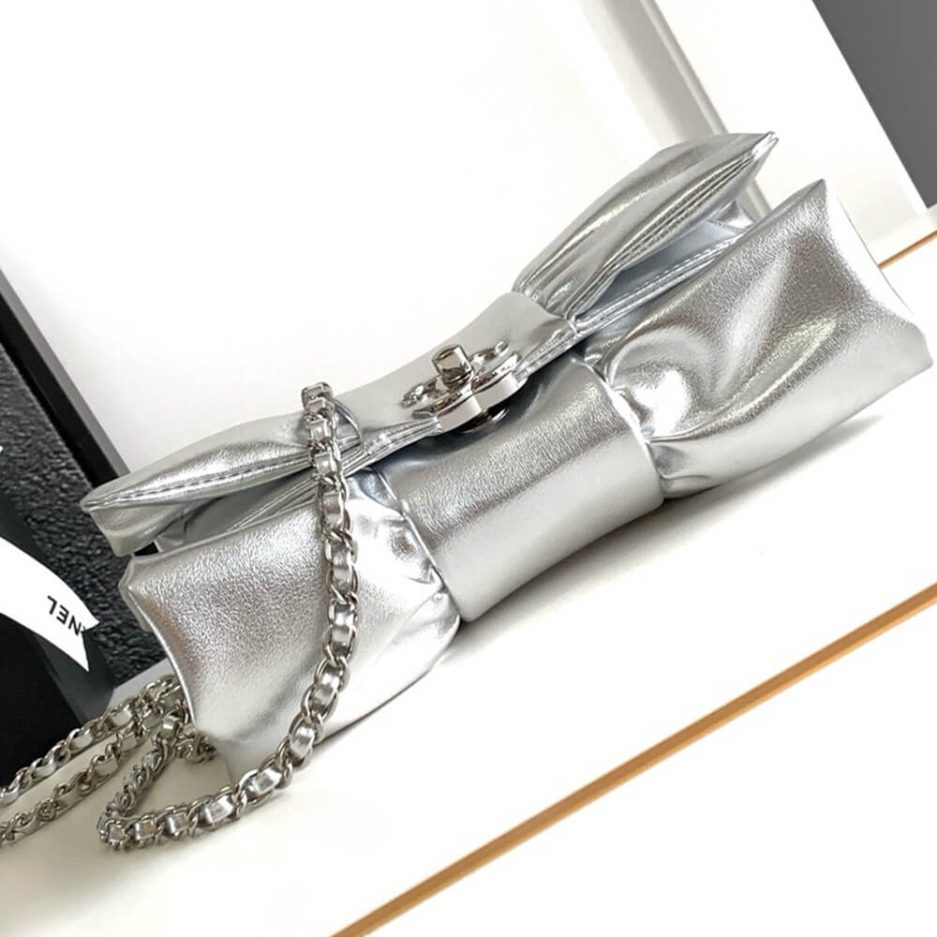 CHANEL Clutch