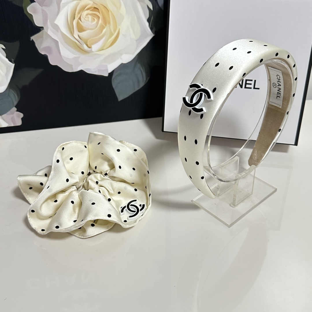 Chanel hair band/hair loop
