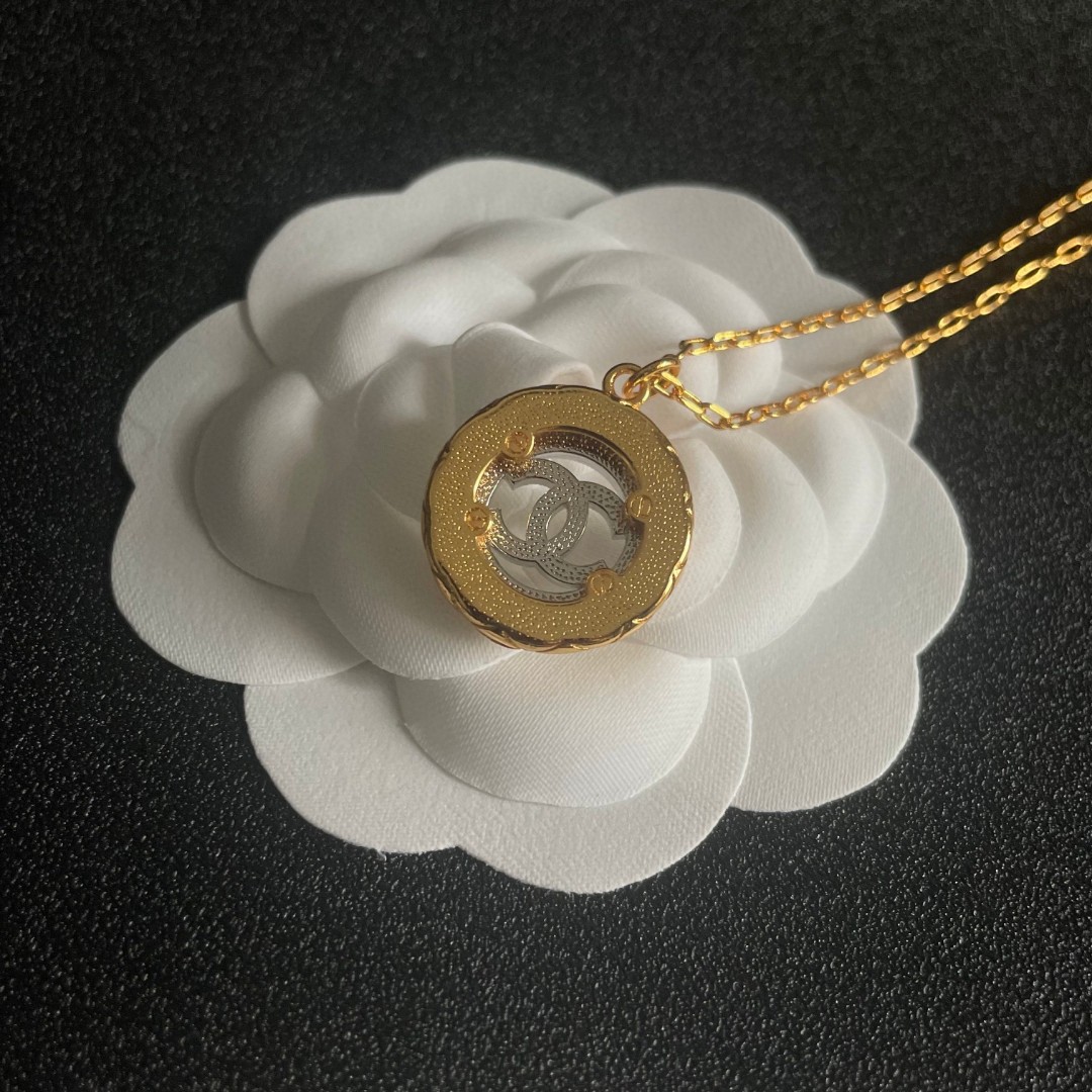 Chanel Necklace 4