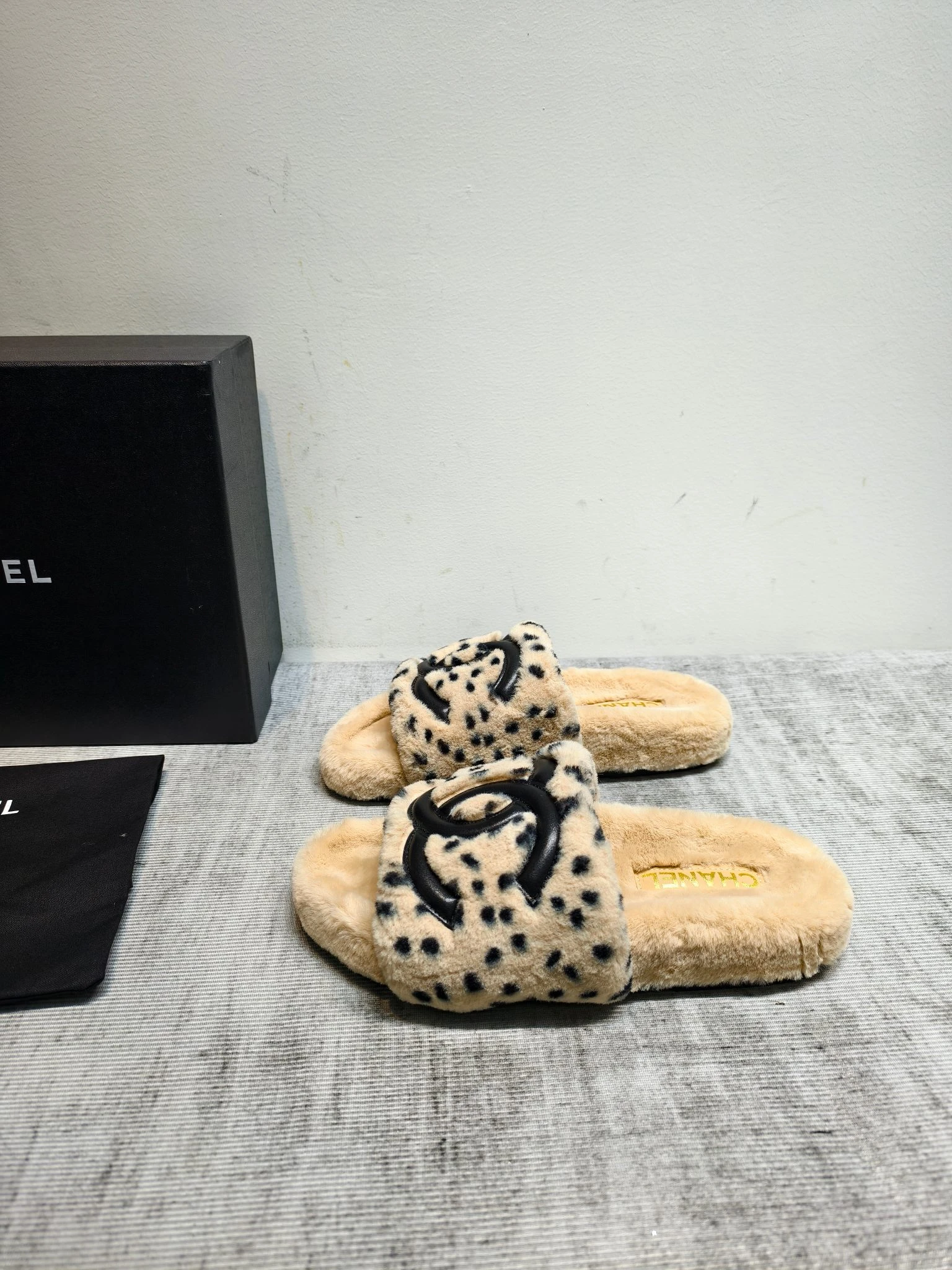 Chanel 2026 Fur slippers
