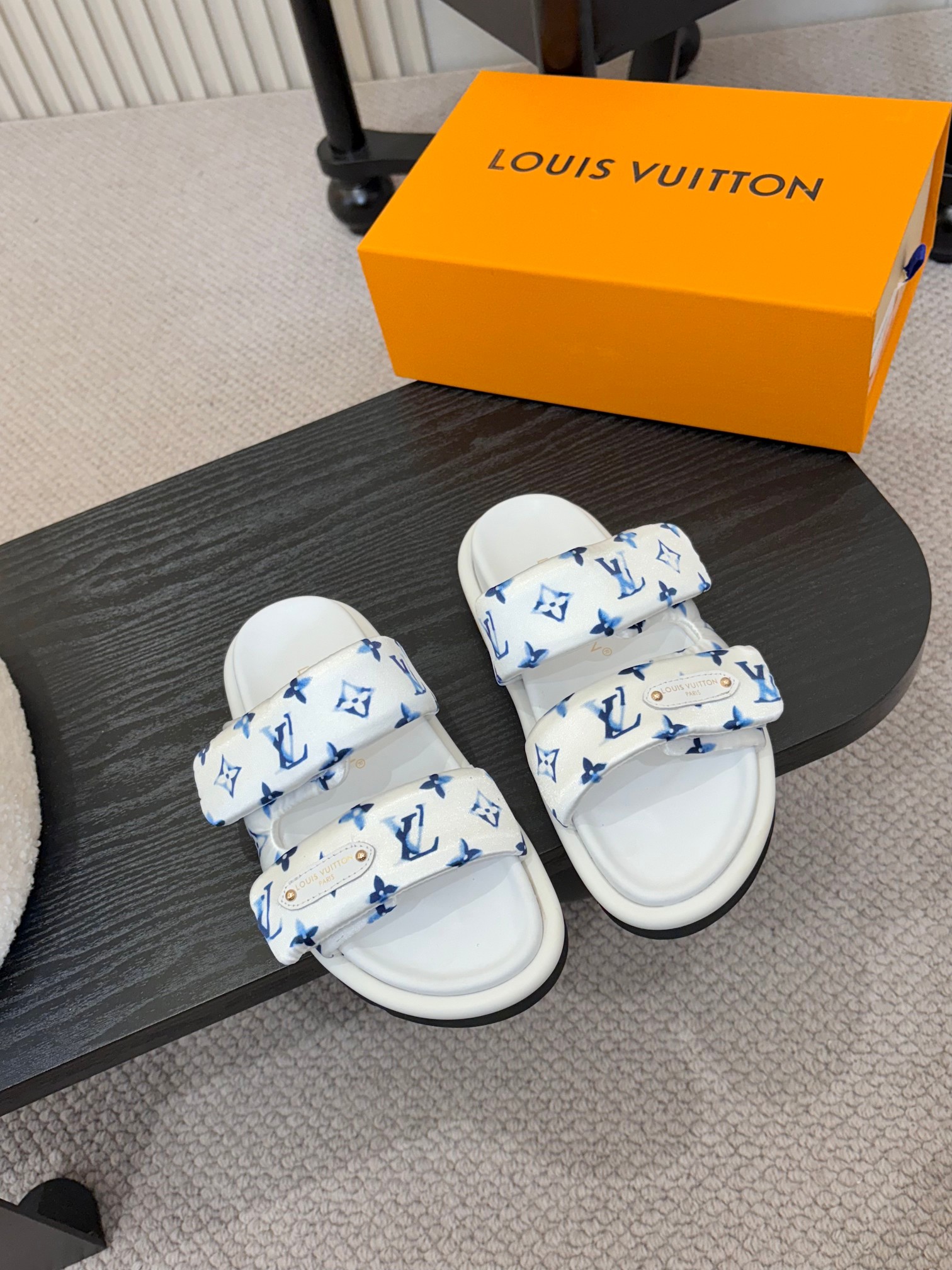 Louis Vuitton Slippers