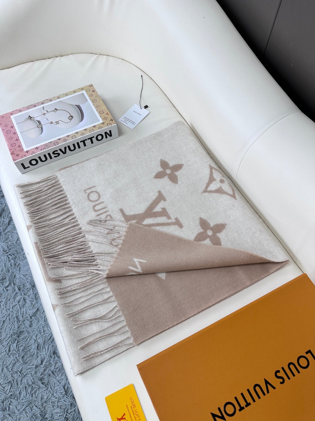 Louis Vuitton Scarves