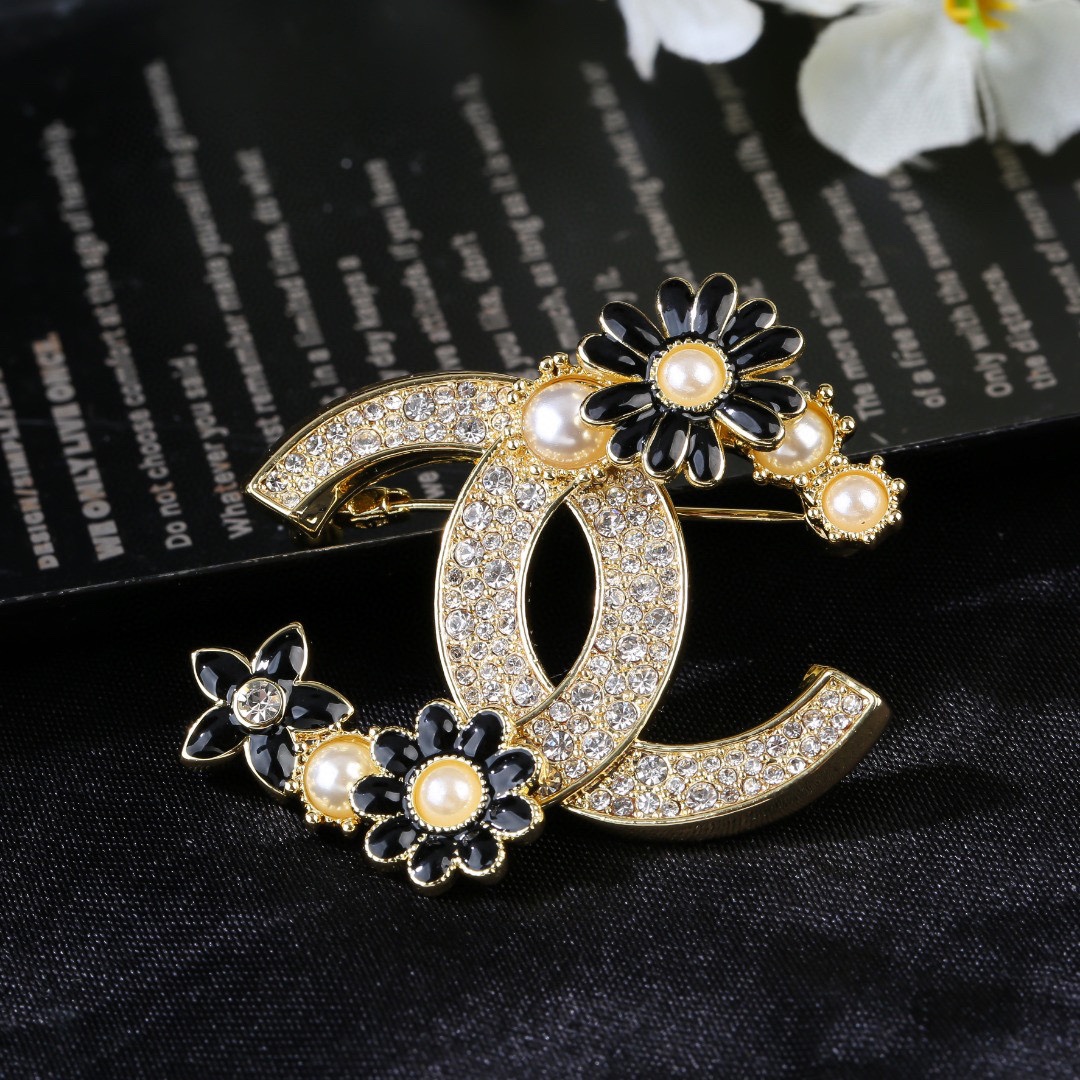 CHANEL Brooch