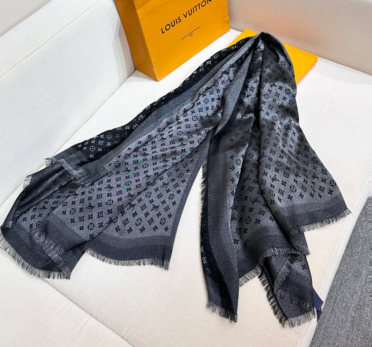 Louis Vuitton Scarves