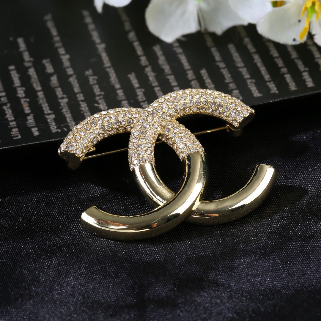 CHANEL Brooch
