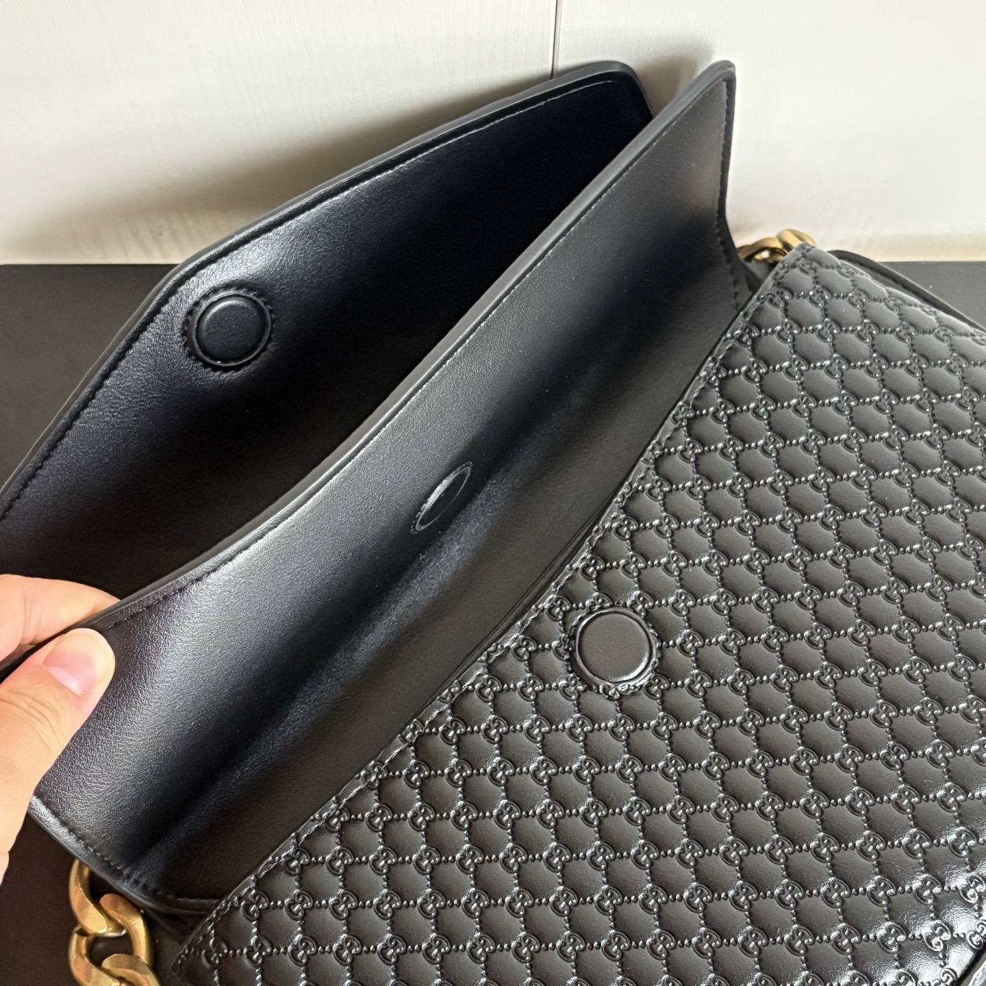 Gucci Embossing Chain Bag