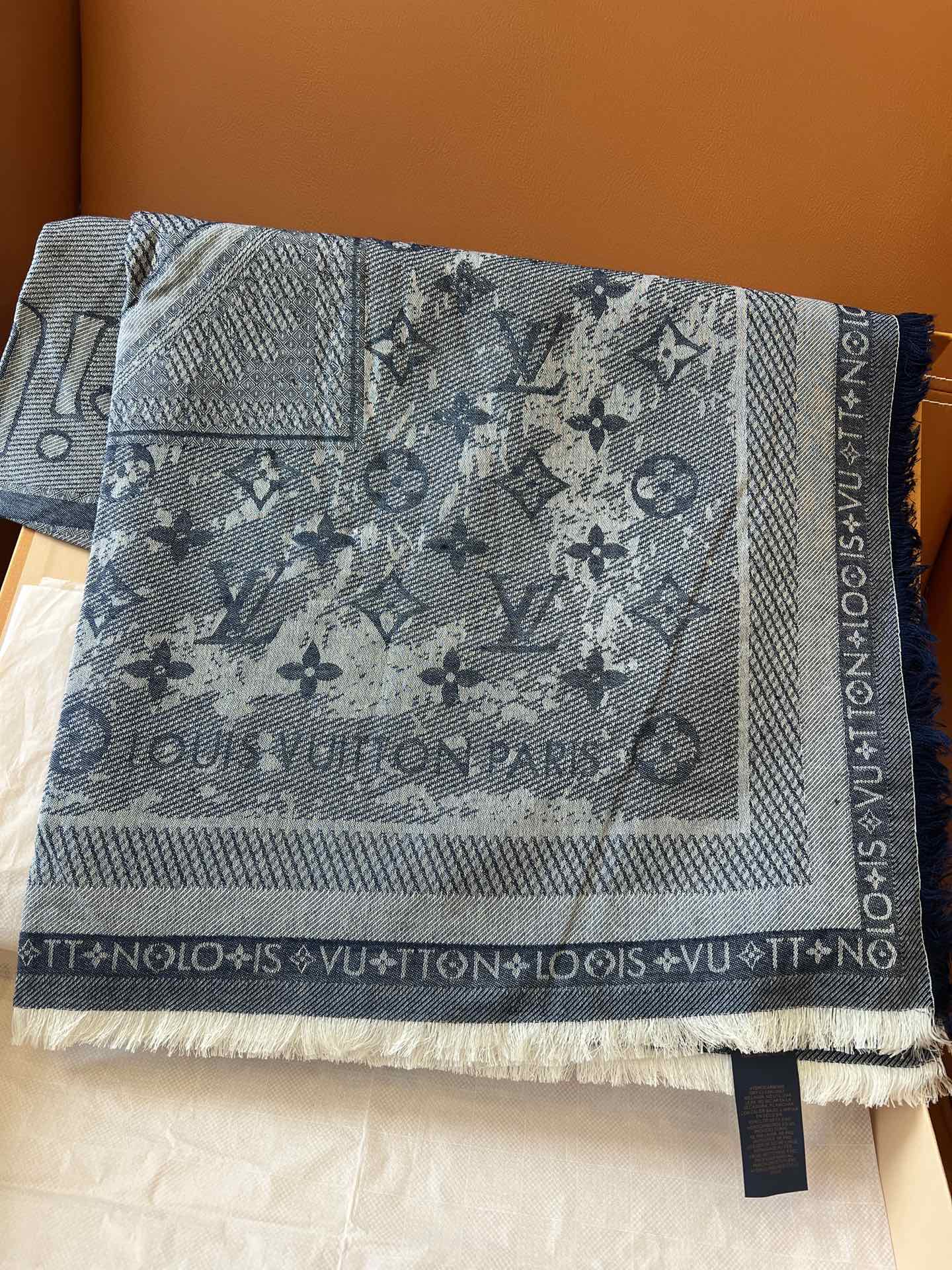 Louis Vuitton Scarves