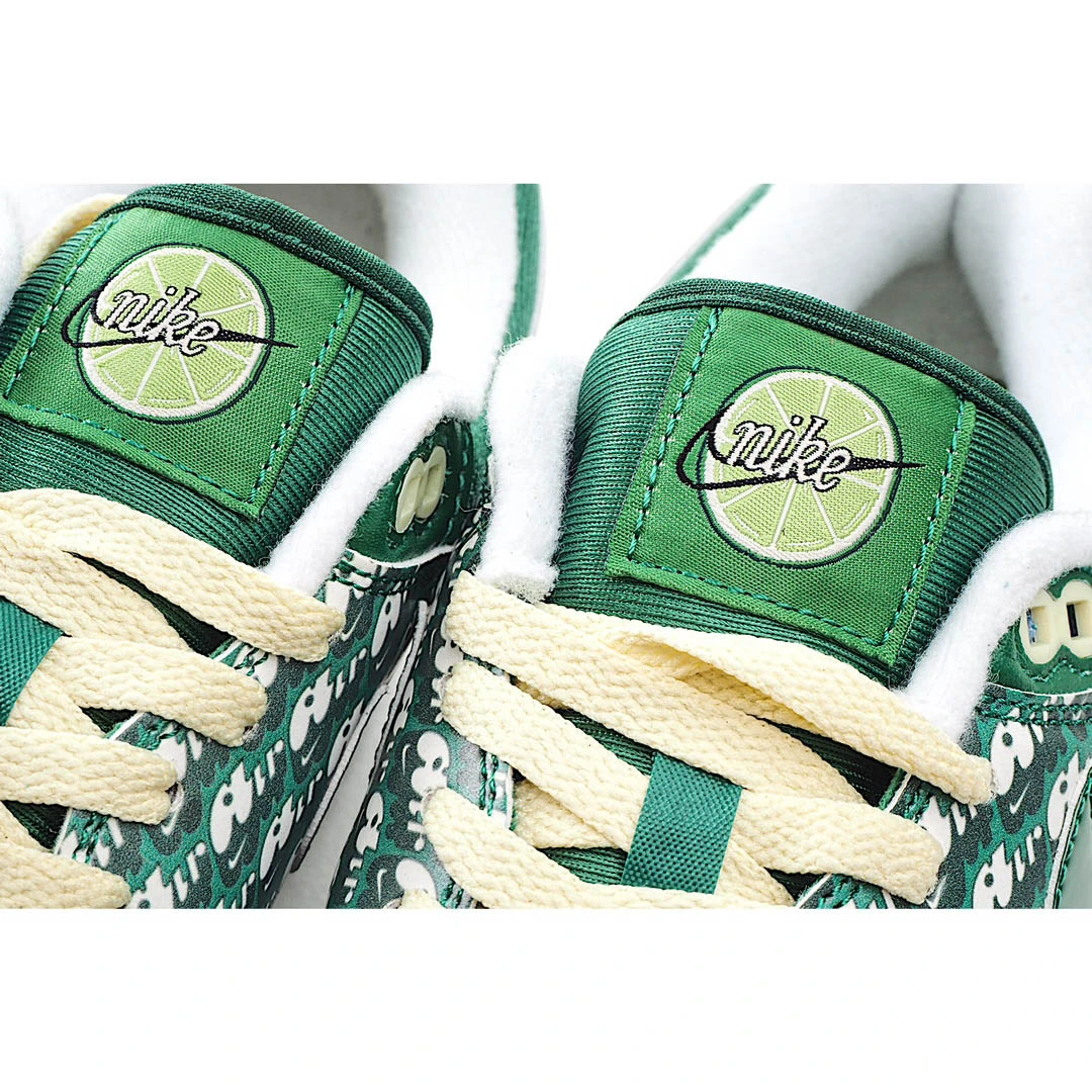 Nike Air Max 1  Nike Logo