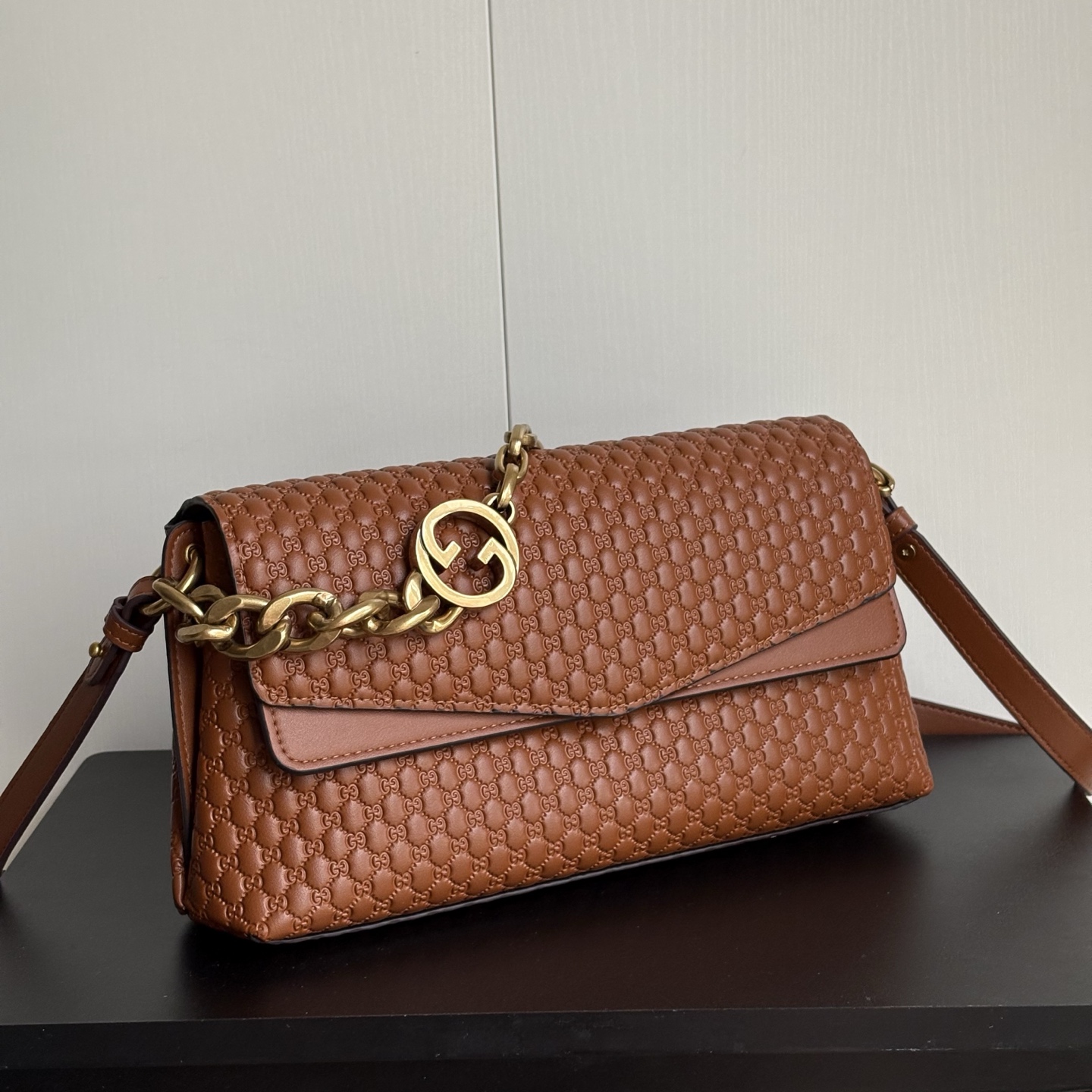 Gucci Embossing Chain Bag