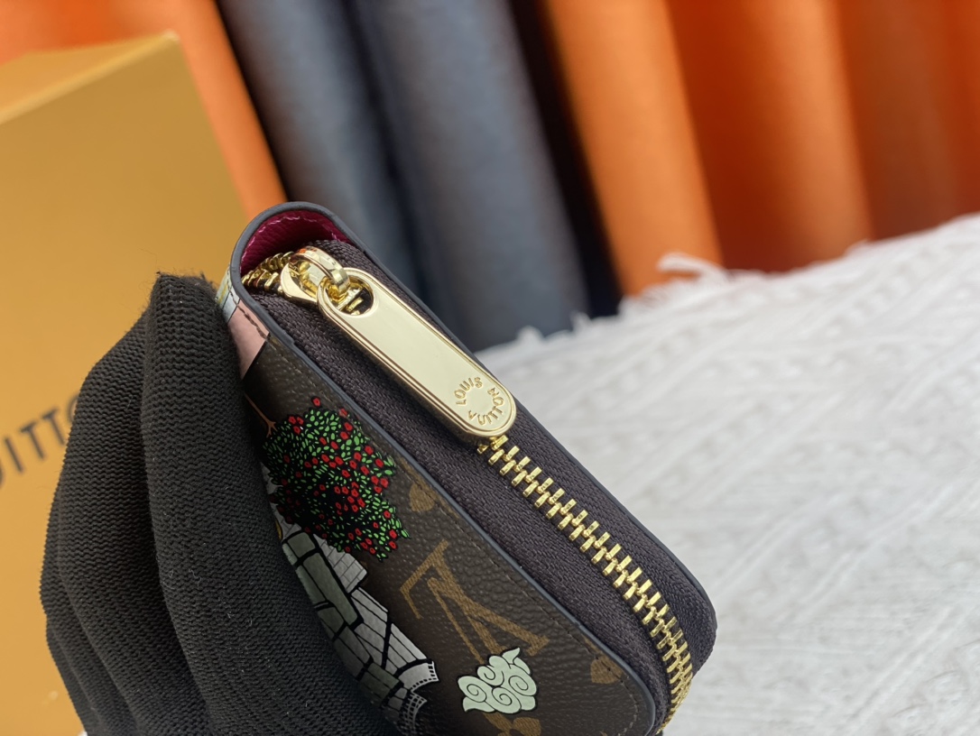 LV Vivienne Holidays
