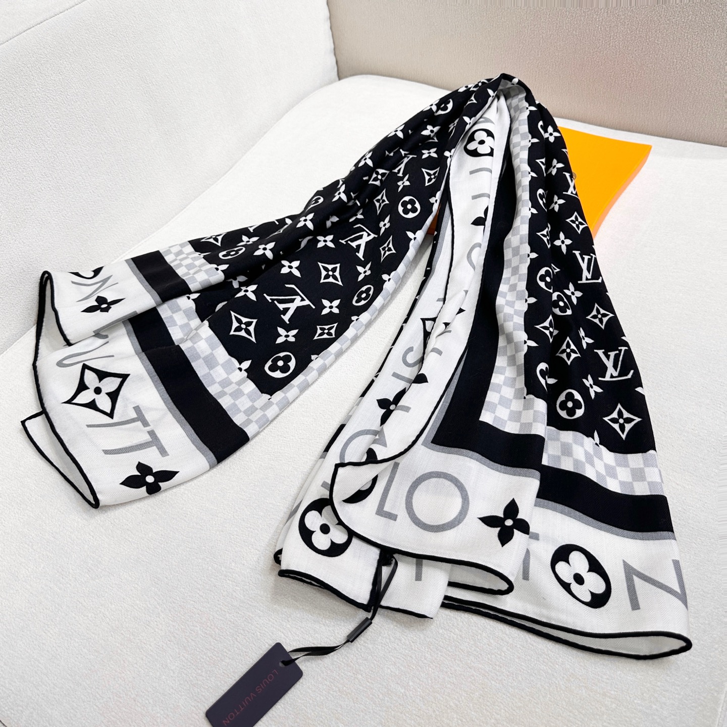 Louis Vuitton Scarves