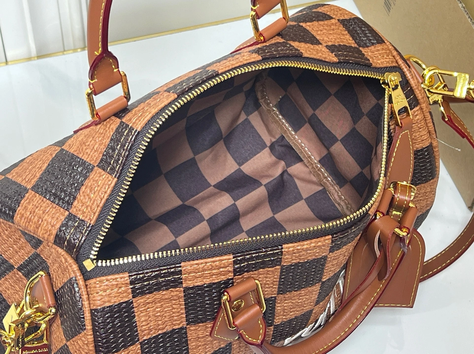 LV Handbag size 30
