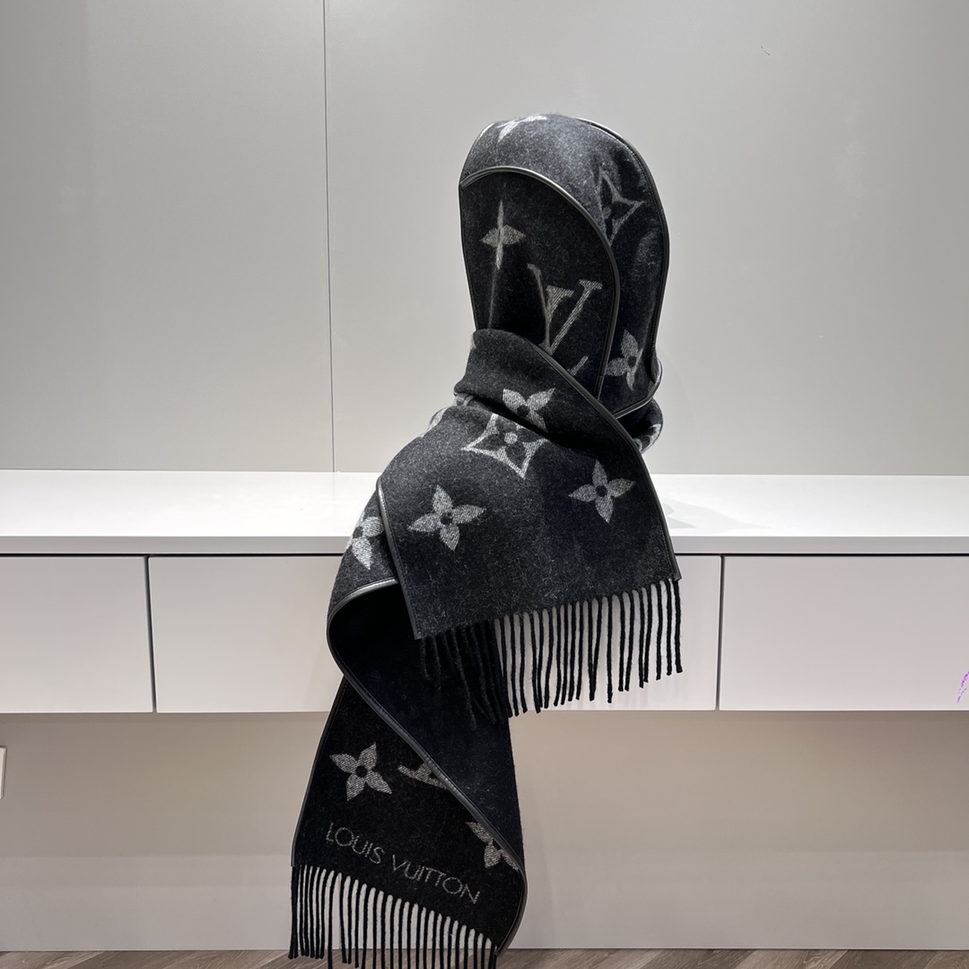 Louis Vuitton Scarves