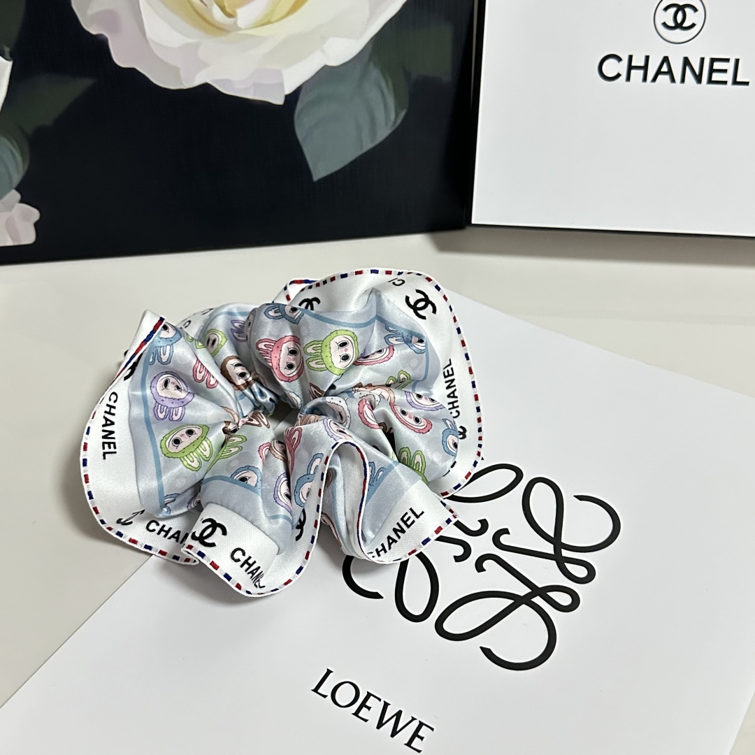 Chanel hair loop