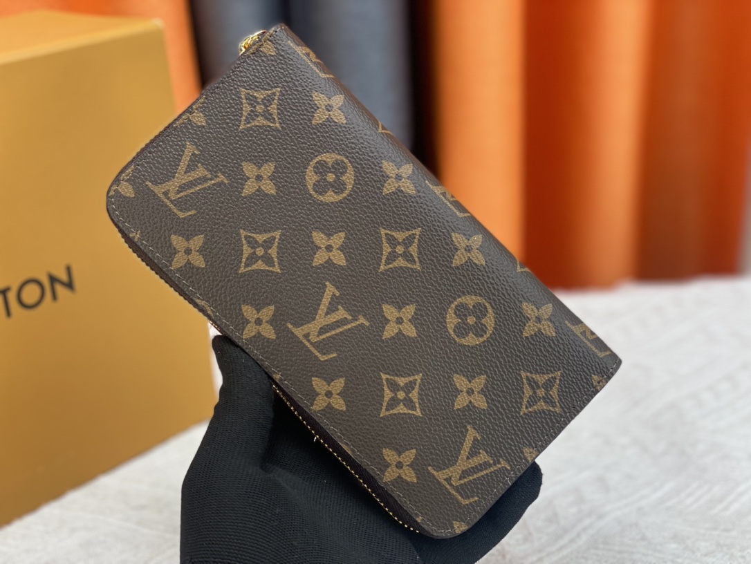 LV Vivienne Holidays