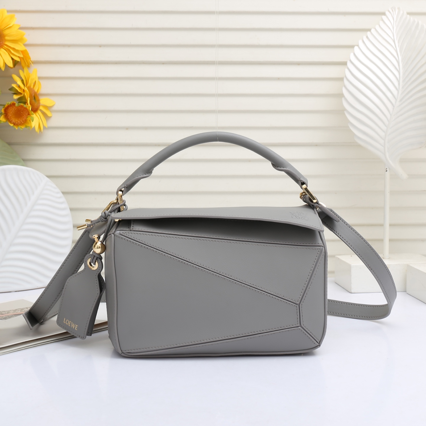 LOEWE Featherlight Puzzle2025