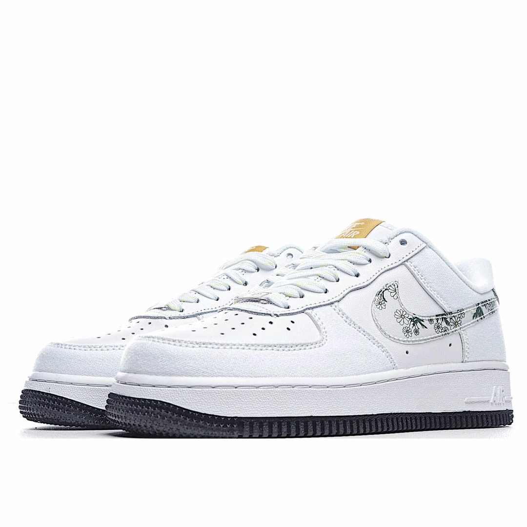 Nike Air Force 1 07 Low Top Sneakers
