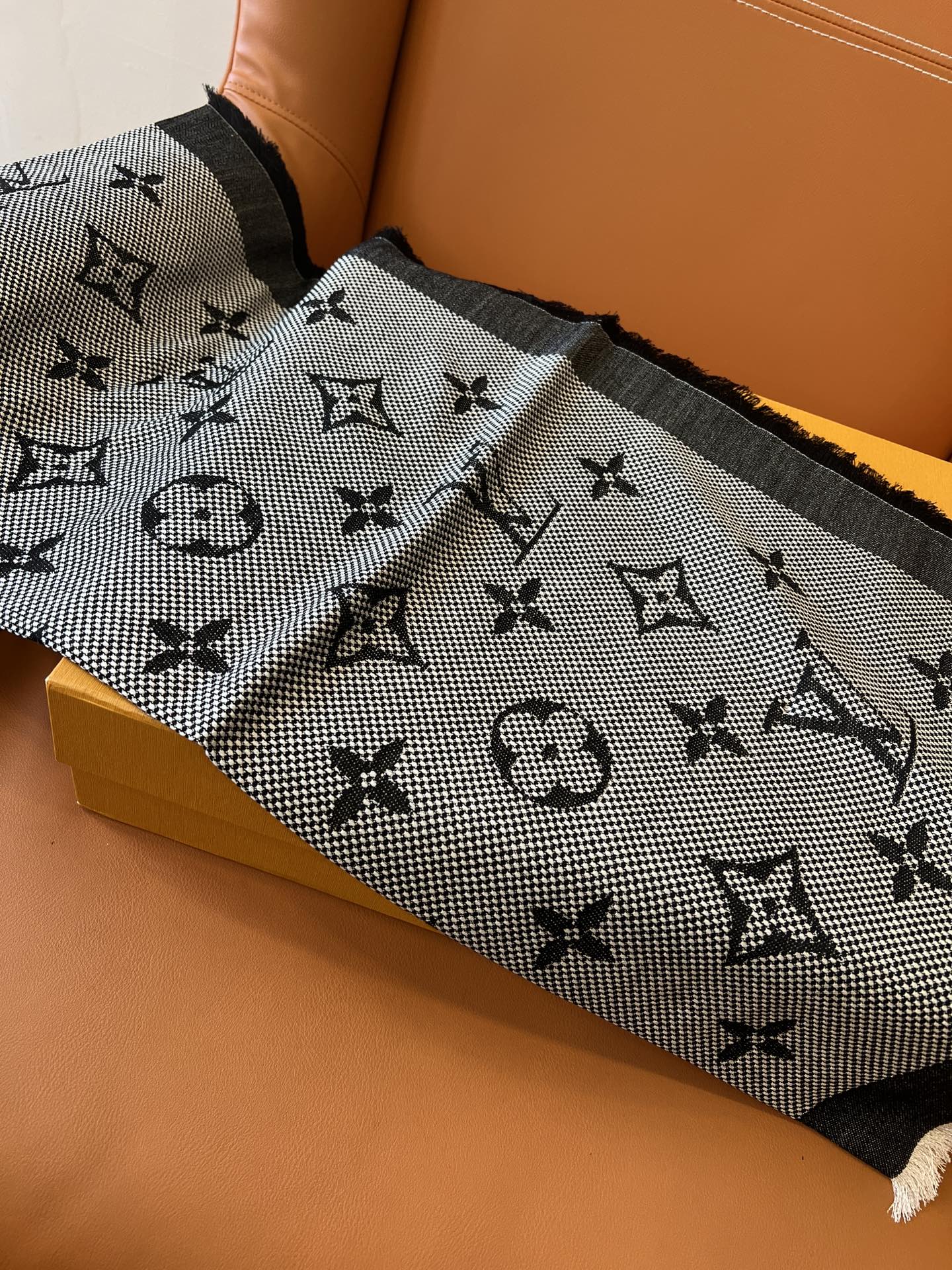 Louis Vuitton Scarves