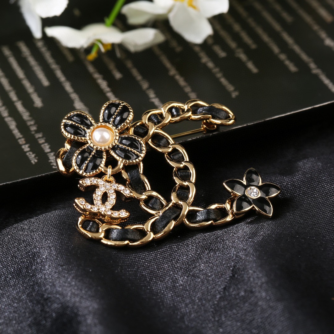CHANEL Brooch