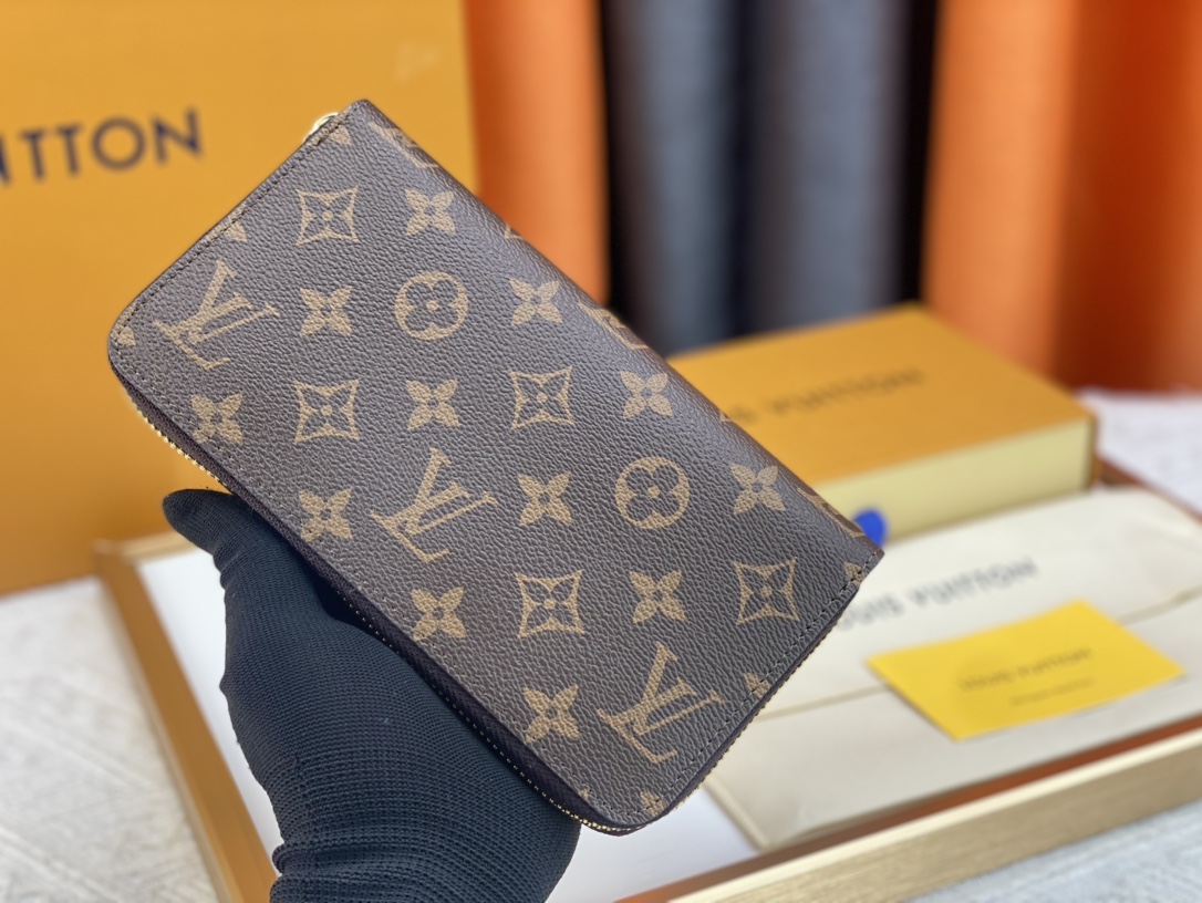 LV Vivienne Holidays