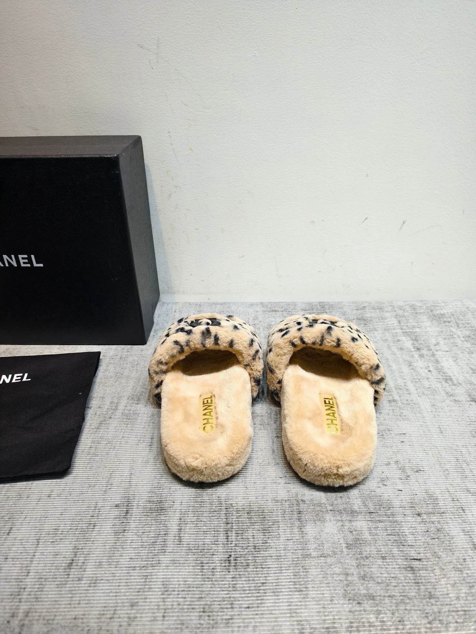 Chanel 2026 Fur slippers