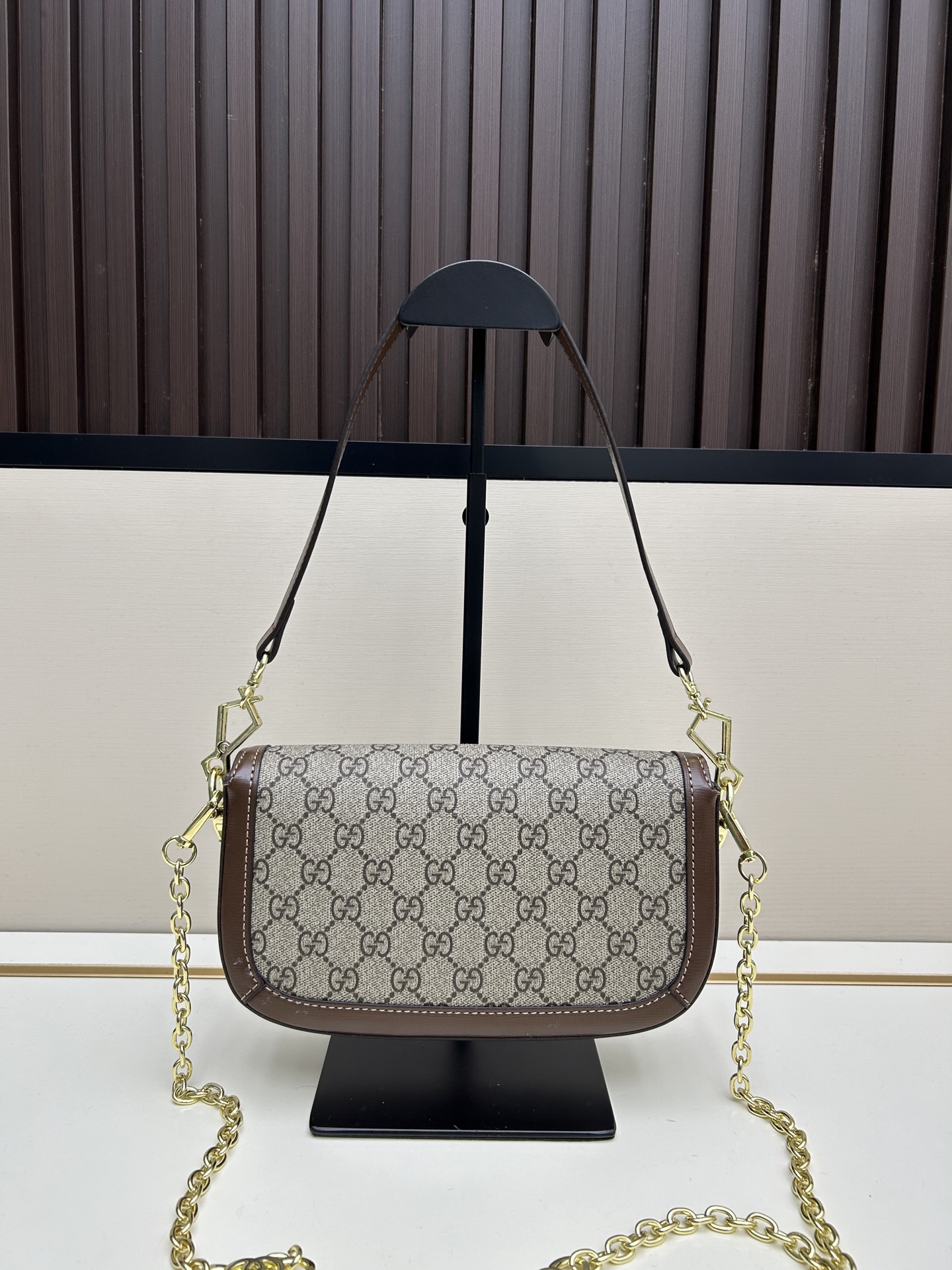 Gucci Horseneck Buckle Bag