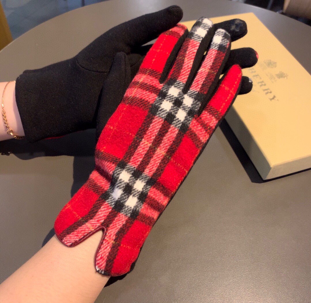Burberry Gloves