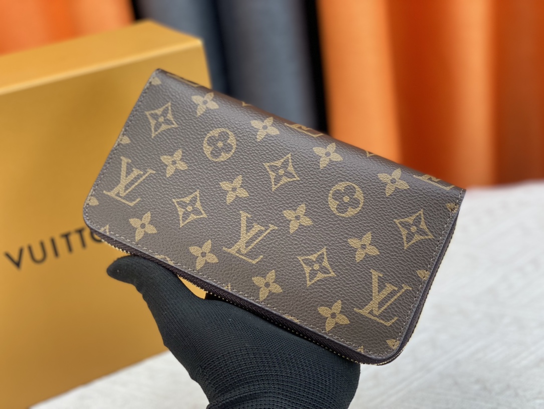 LV Vivienne Holidays