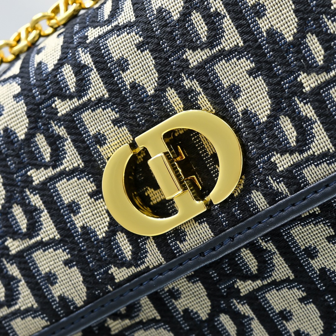 𝗗𝗶𝗼𝗿 𝗠𝗼𝗻𝘁𝗮𝗶𝗴𝗻𝗲 Chian Bag
