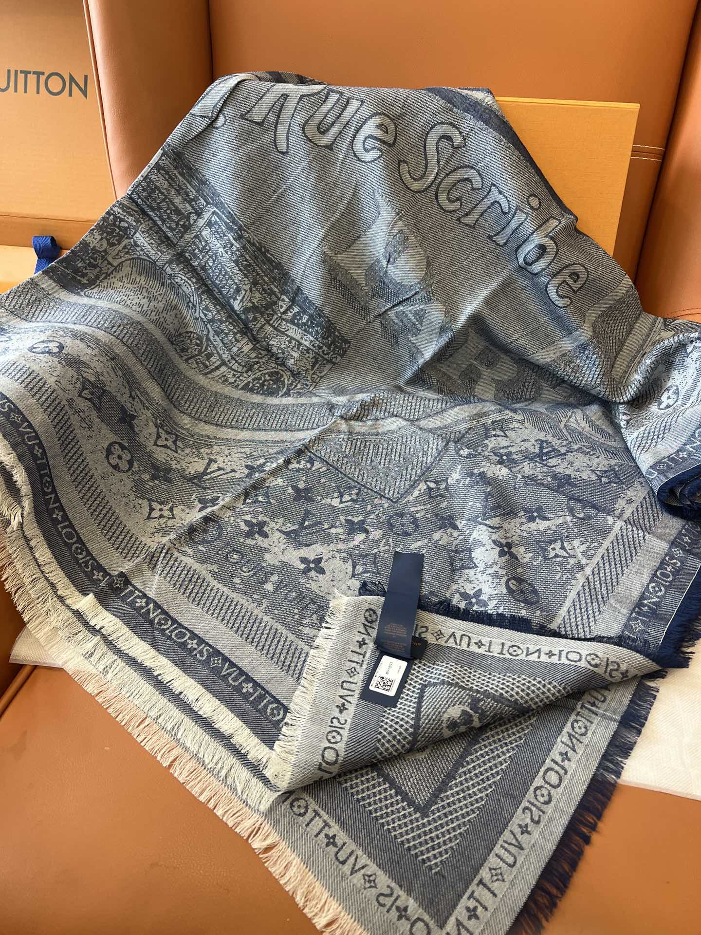 Louis Vuitton Scarves