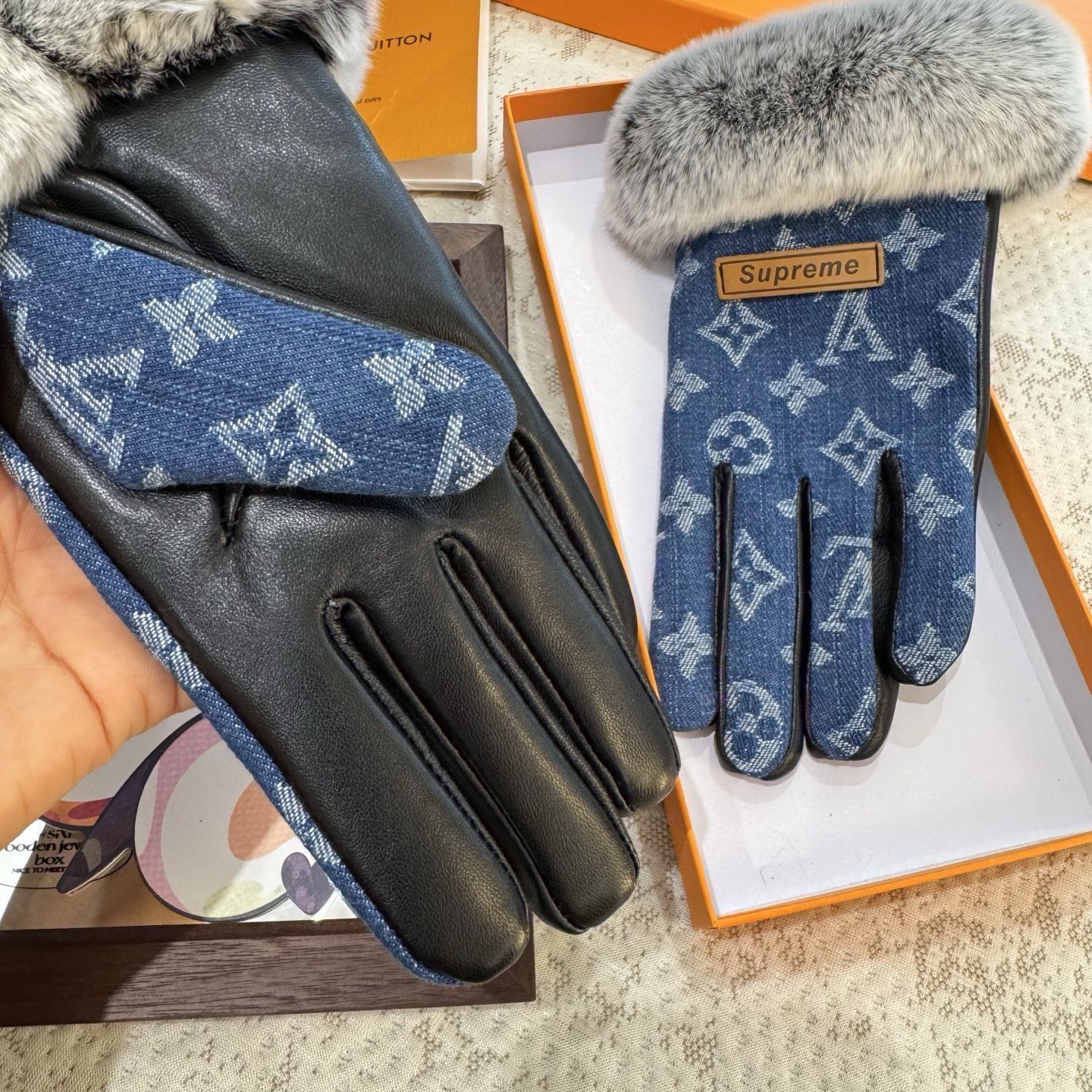 Louis Vuitton Gloves