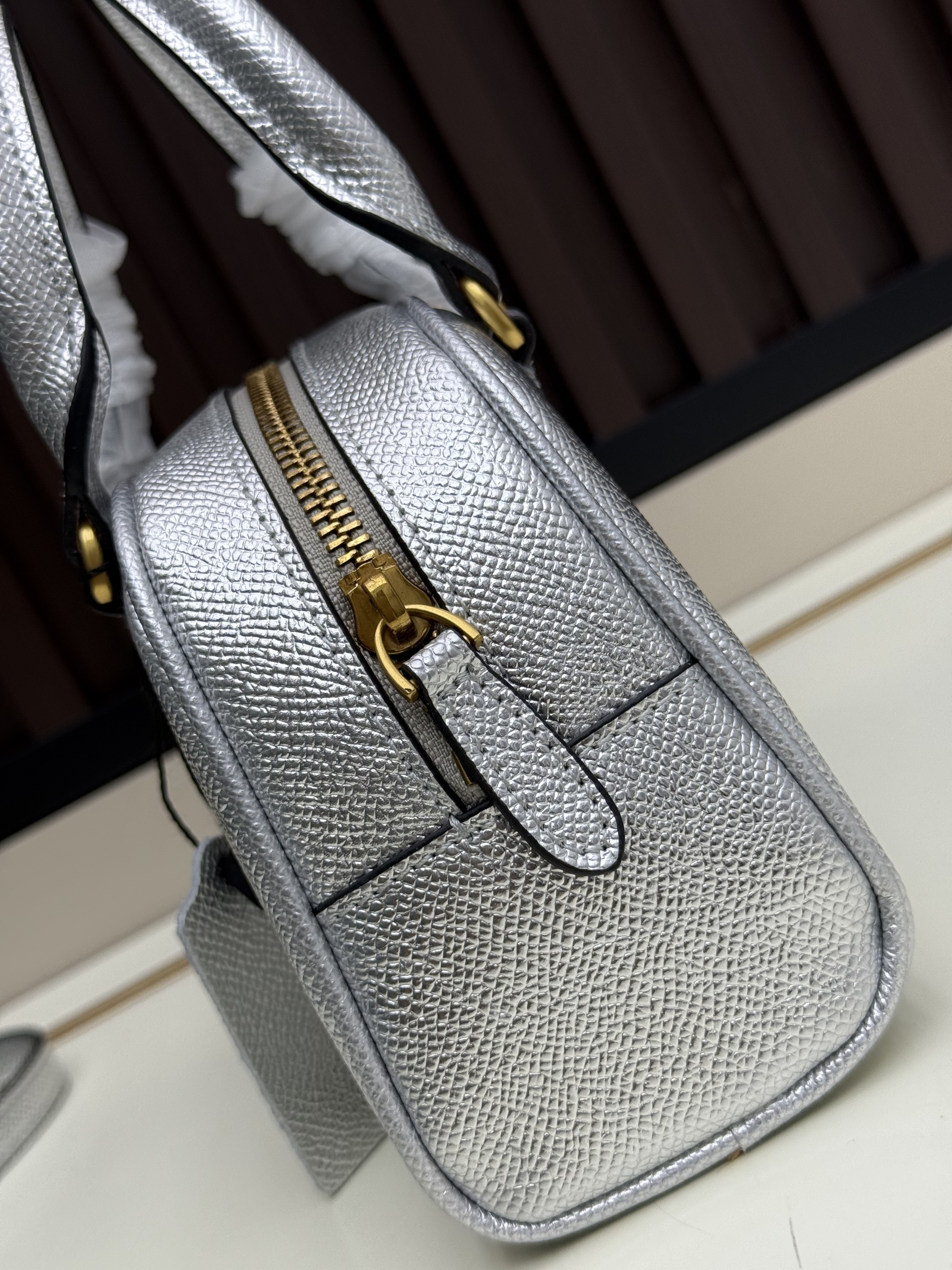 VALENTINO GARAVANI VLOGO SIGNATURE