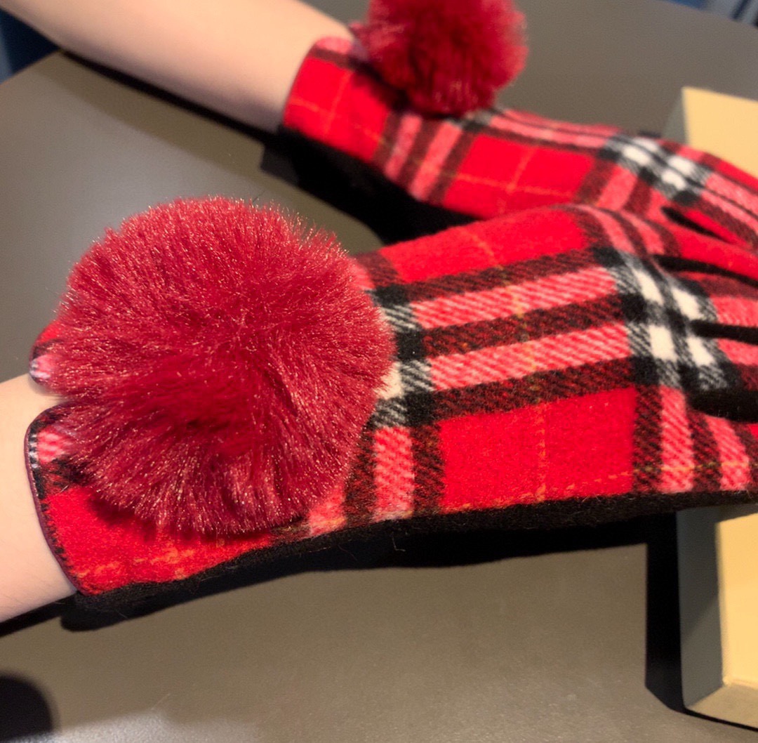 Burberry Gloves